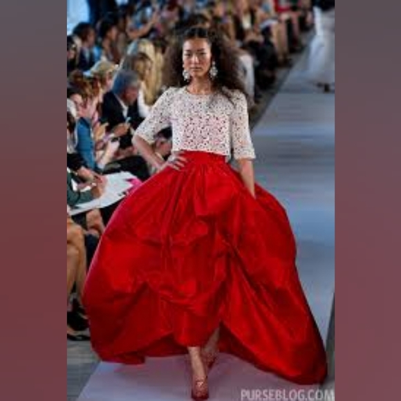 $8,690 OSCAR DE LA RENTA RED SILK DRAPED RUNWAY GOWN US XL - Picture 14 of 16